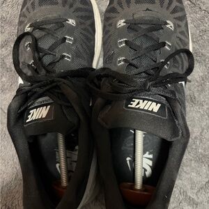 Nike Men's Black and Gray Athletic Shoes